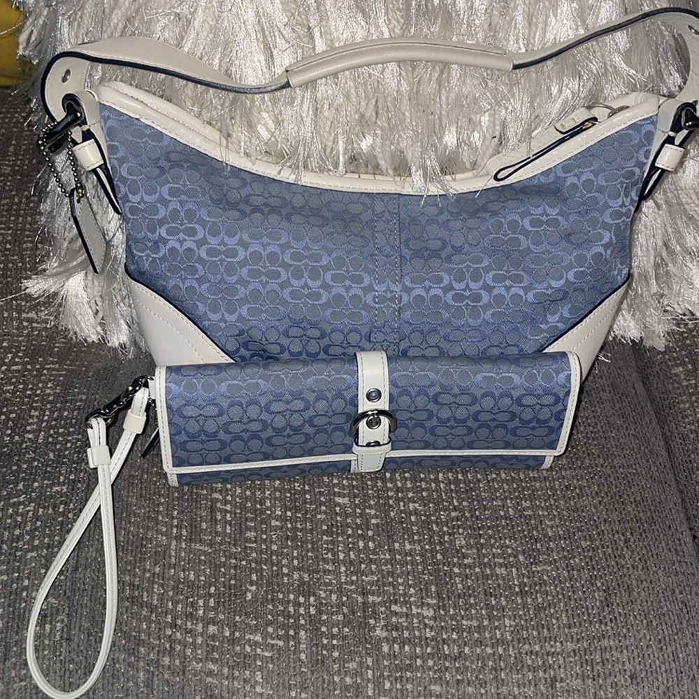 Beautiful 💙 Coach purse and wallet/wrislet